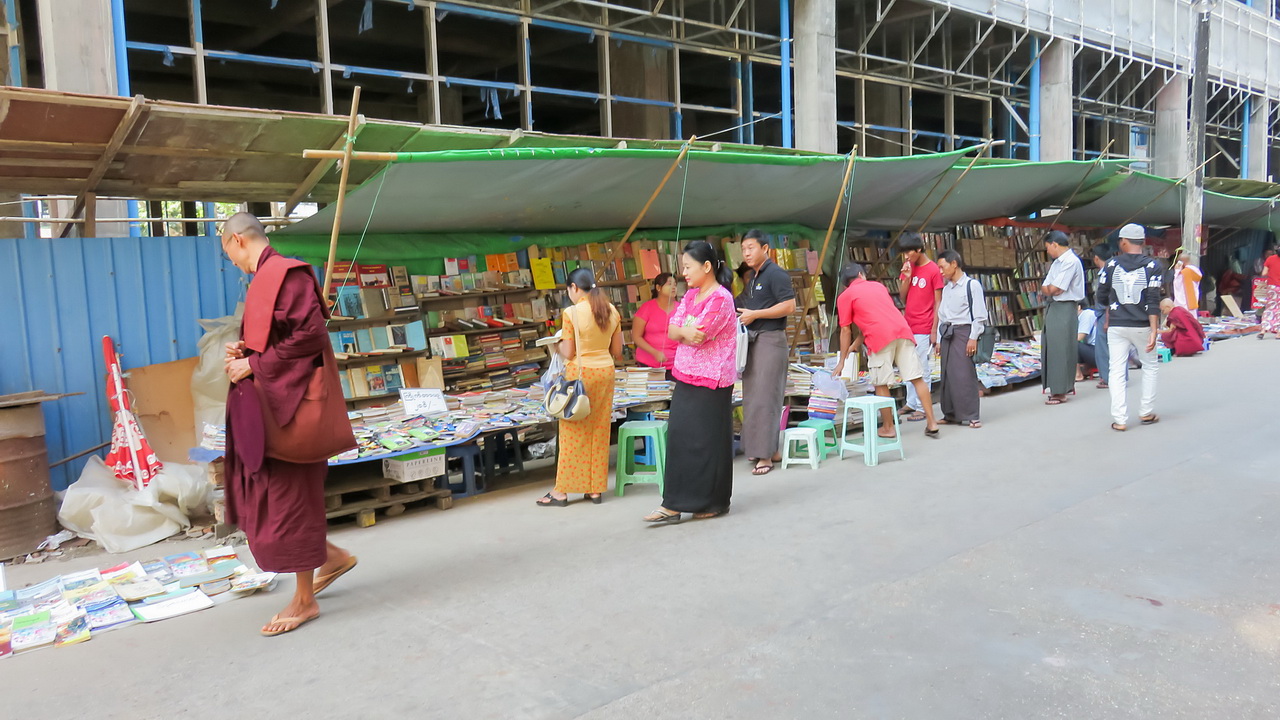 0432_Yangon Book market.JPG