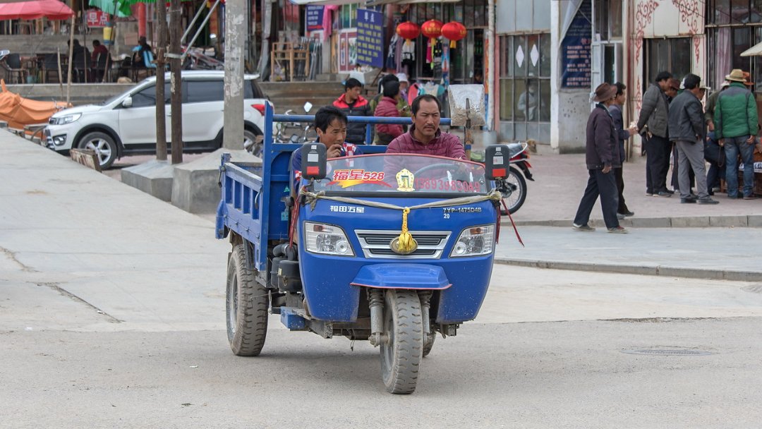 4442 Xiahe Straatbeeld.jpg