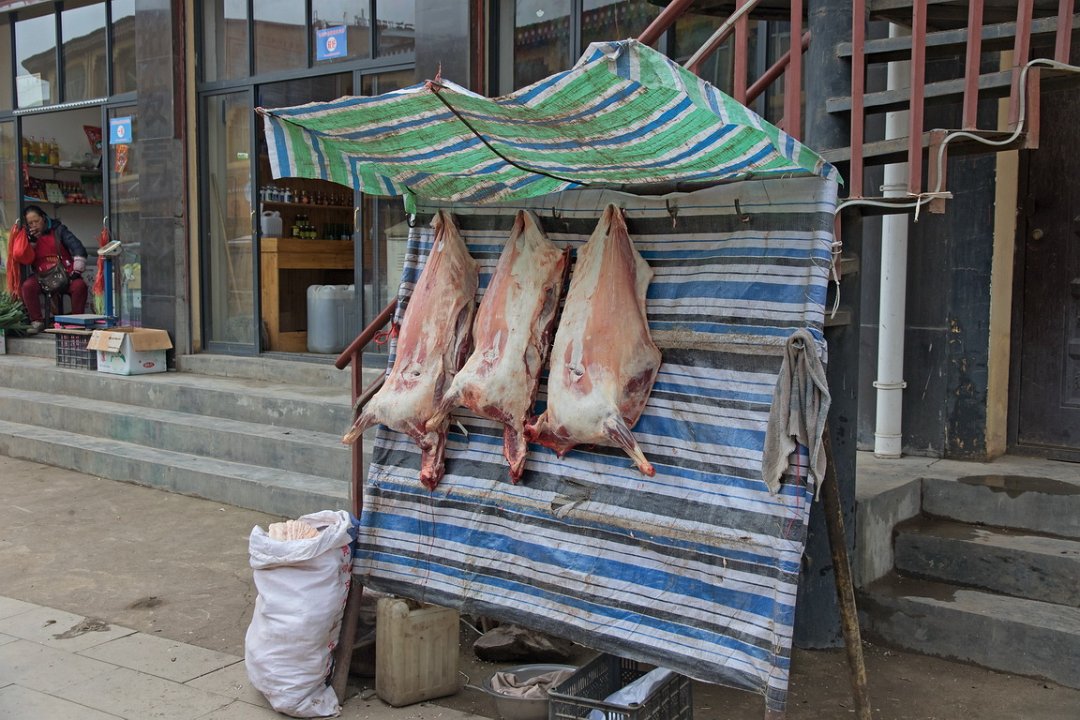 4588 Langmusi Straatbeeld.jpg