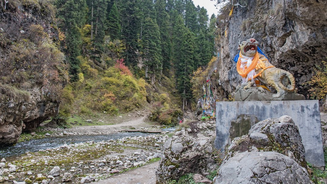 4669 Langmusi Langmusi Kloof.jpg