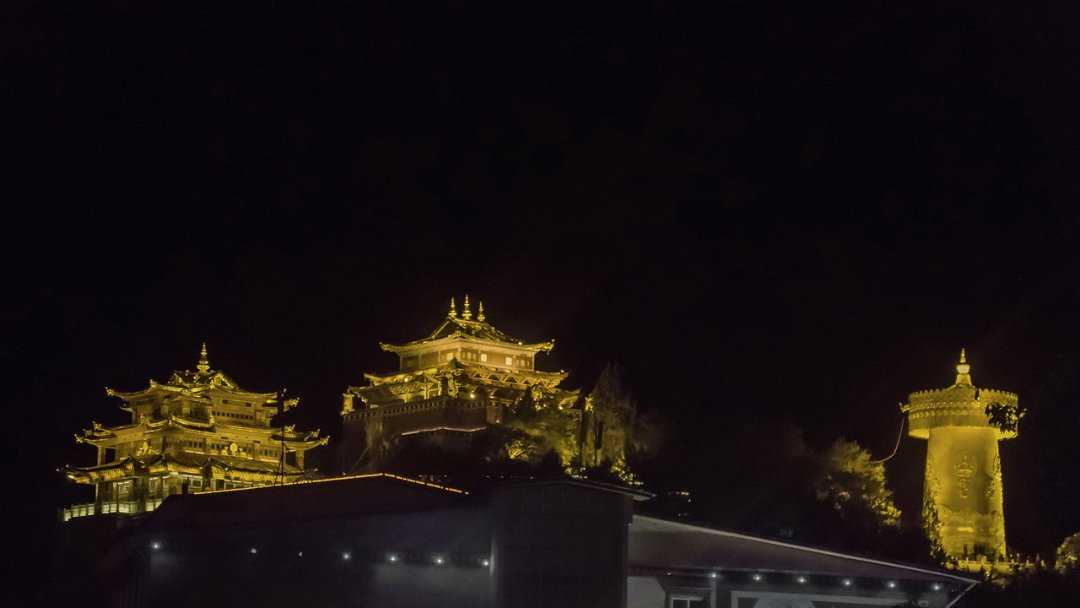 5401 Shangrila Guishan Tempel.jpg