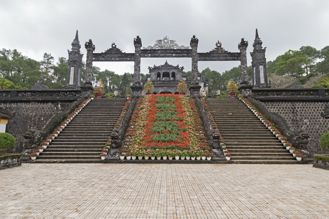 0372 Hue Mausoleum van Khai Dinh.jpg