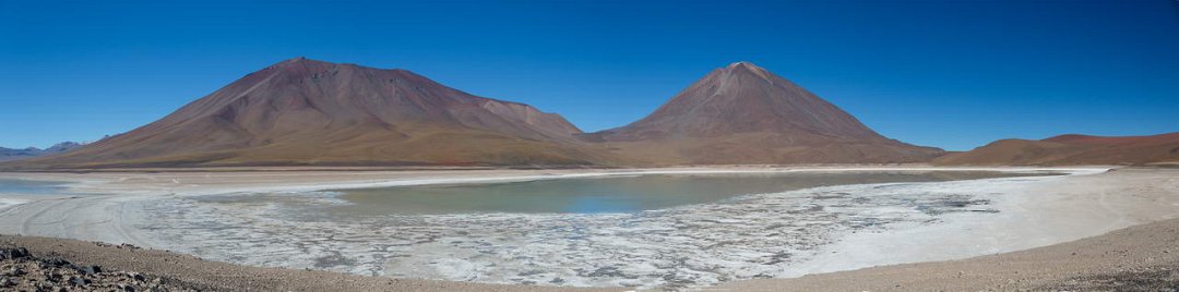 2100 Altiplano Laguna Verde.jpg