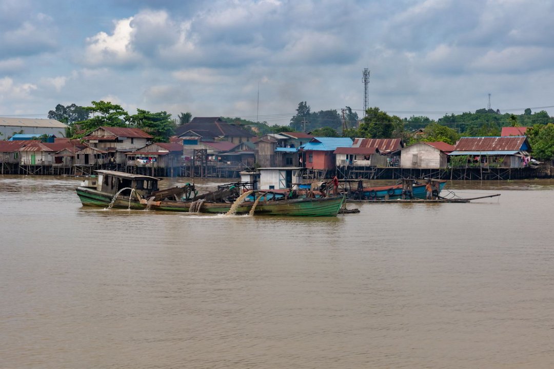 8038 Mahakam rivier Onderweg.jpg