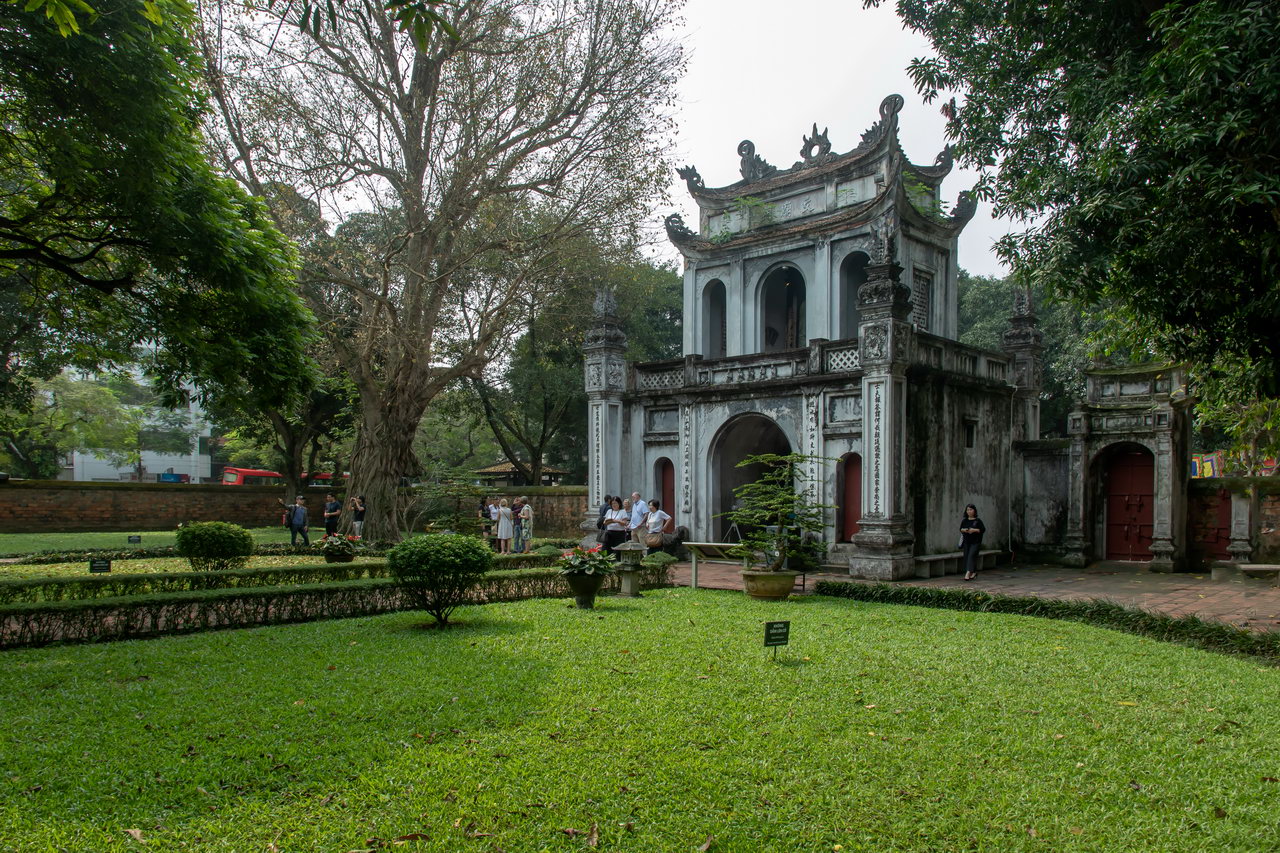 9949 Hanoi Tempel van de literatuur.jpg