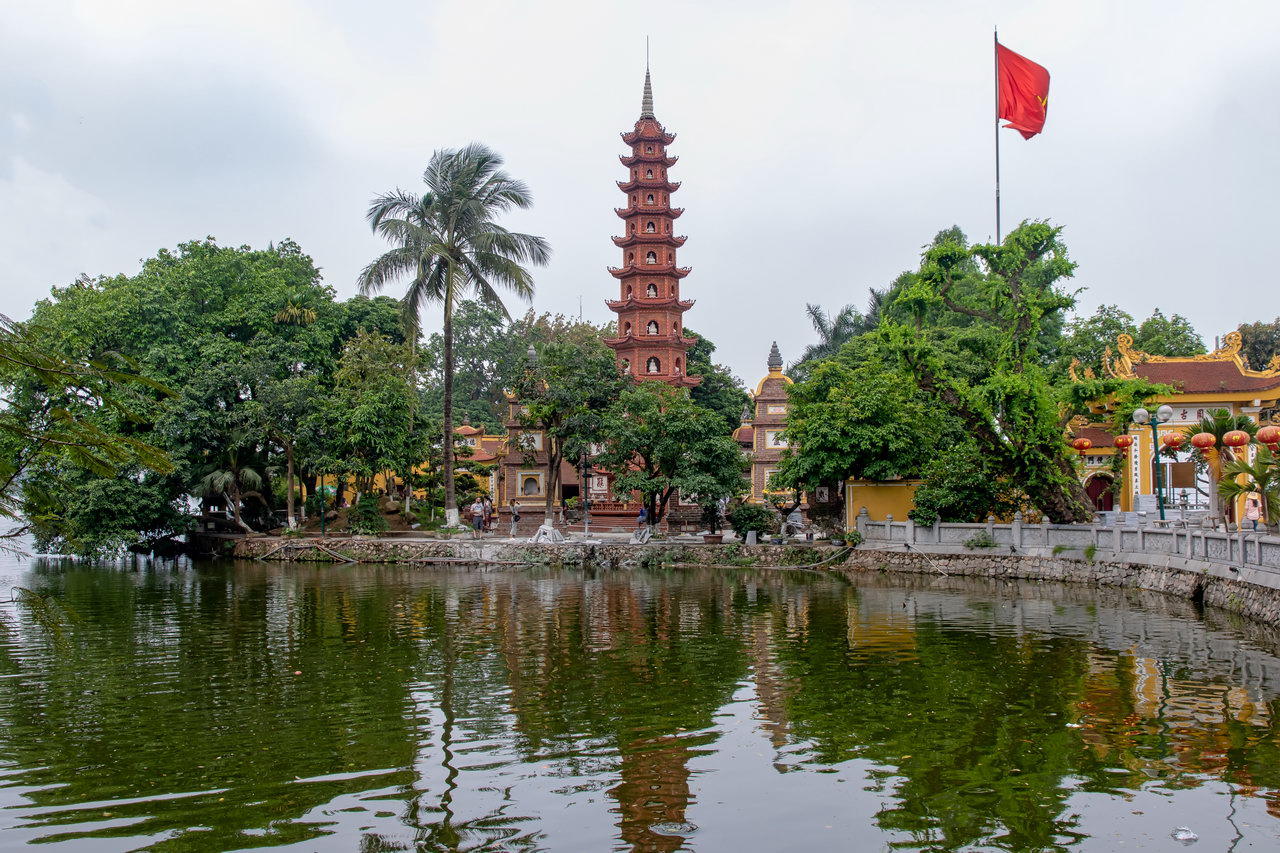9973 Hanoi Tran Quoc tempel.jpg
