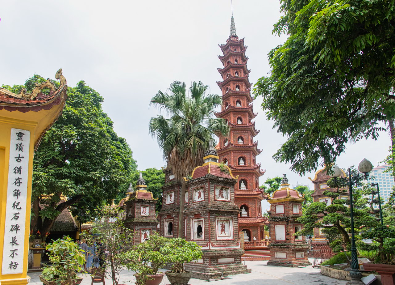 9979 Hanoi Tran Quoc tempel.jpg