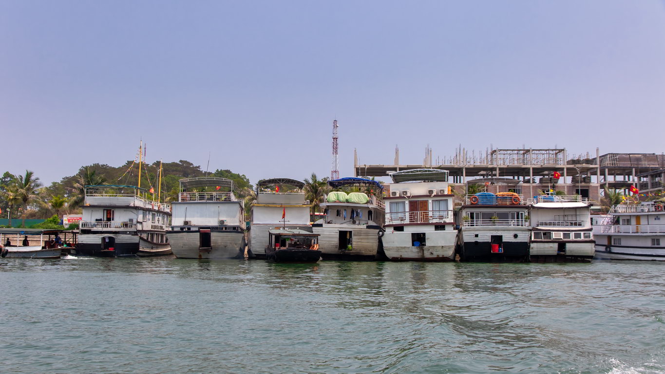 0006 Halong Bay Boottocht.jpg