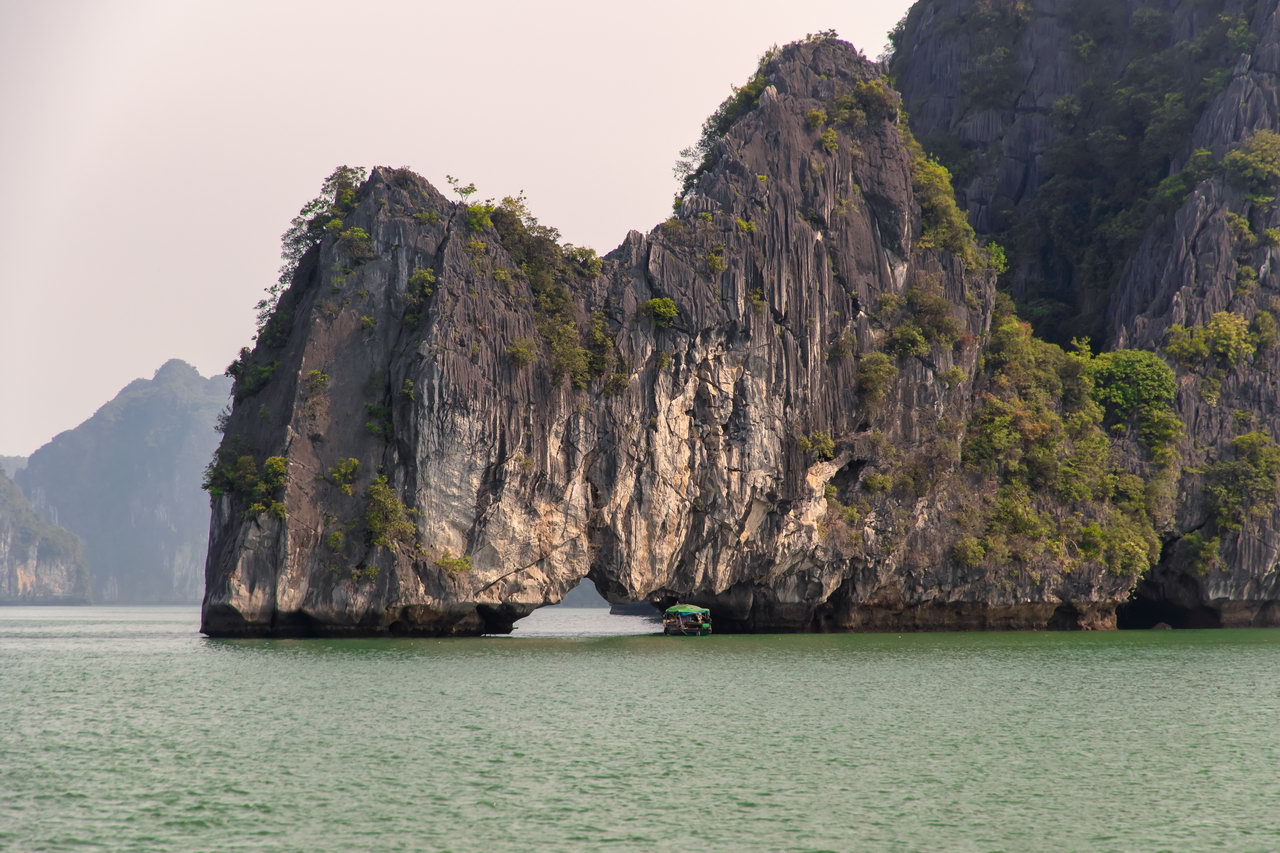 0022 Halong Bay Boottocht.jpg