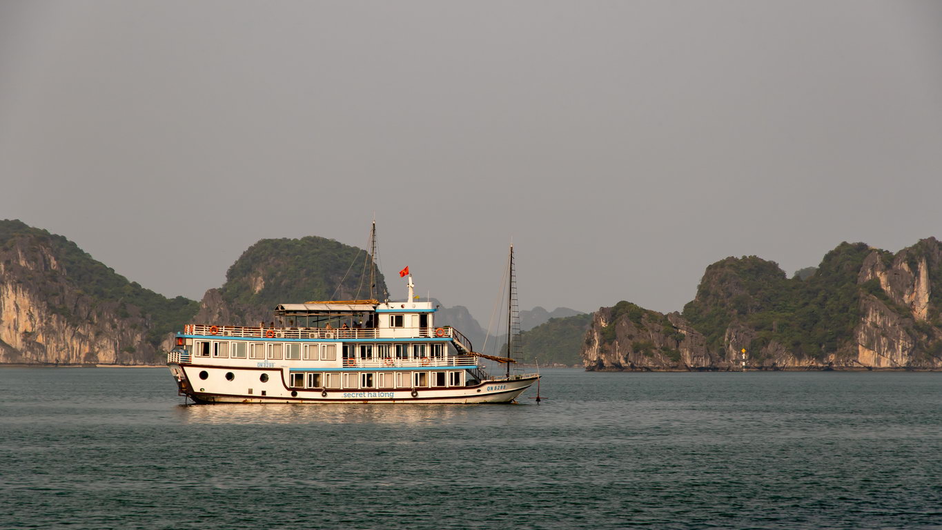 0039 Halong Bay Boottocht.jpg