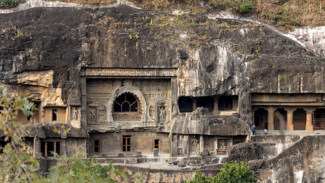 2520 Ajanta Caves Cave 26.jpg