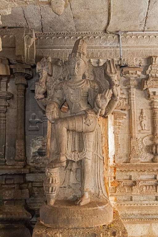 3185 Hampi Virupaksha Tempel.jpg
