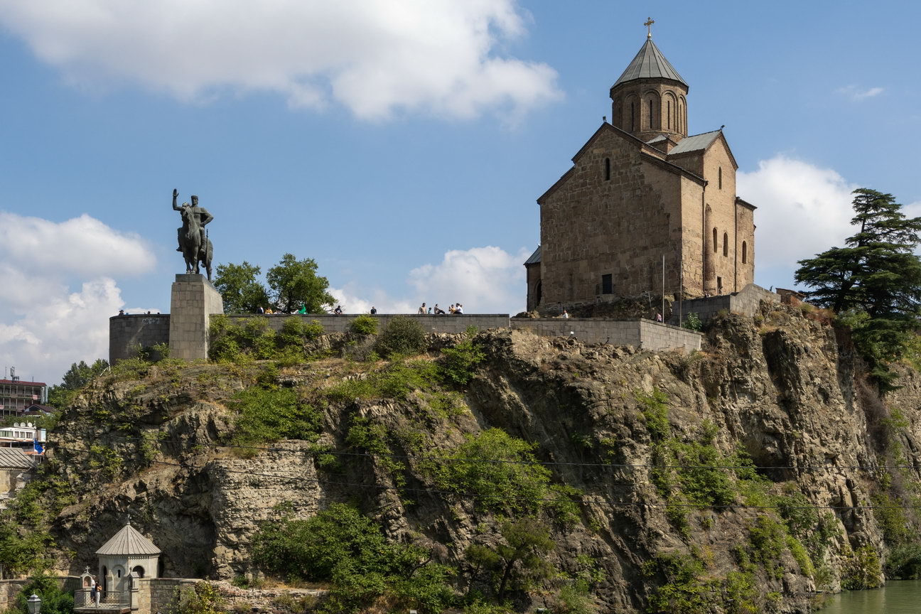 0297 Tbilisi Metekhi kerk.jpg