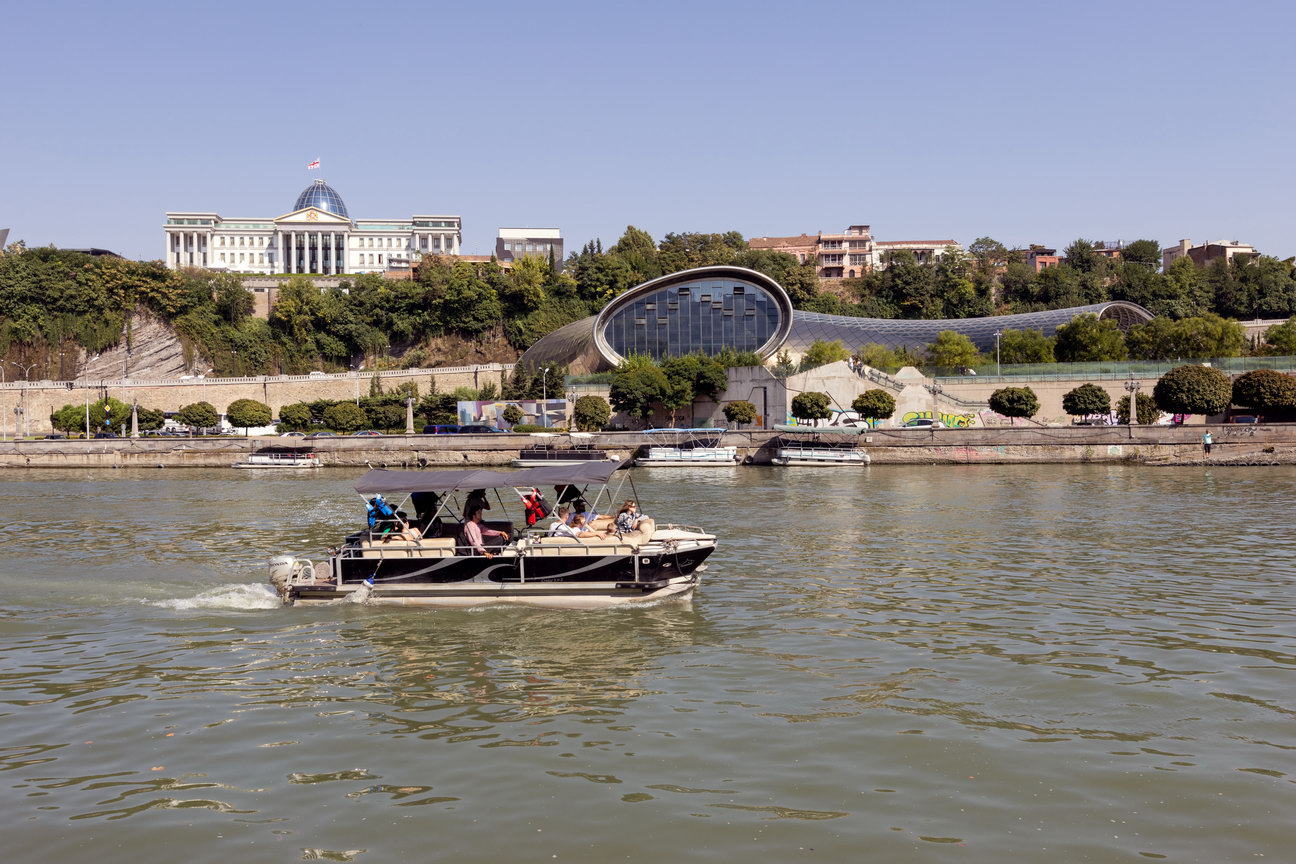 0481 Tbilisi Overheidsgebouw.jpg