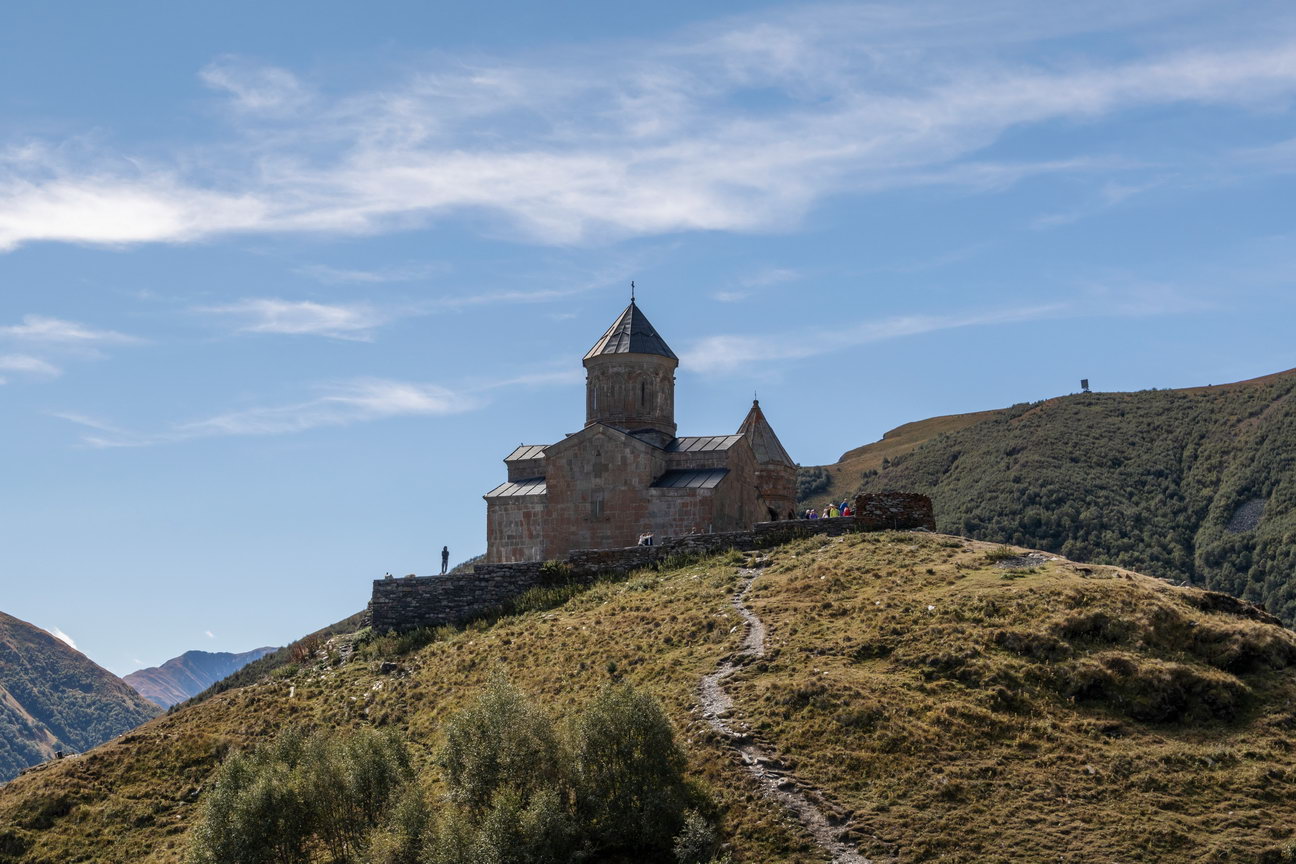 0650 Kazbegi Tsminda Sameba kerk.jpg