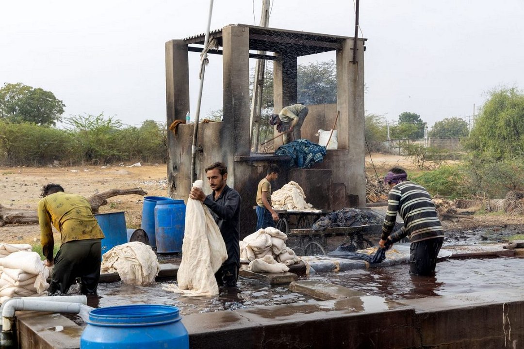 8720 Dhamadka Ajrakh Blockprint.jpg