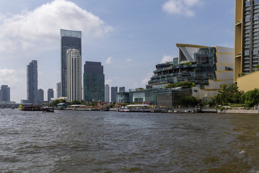 2140 Bangkok Rivier.jpg
