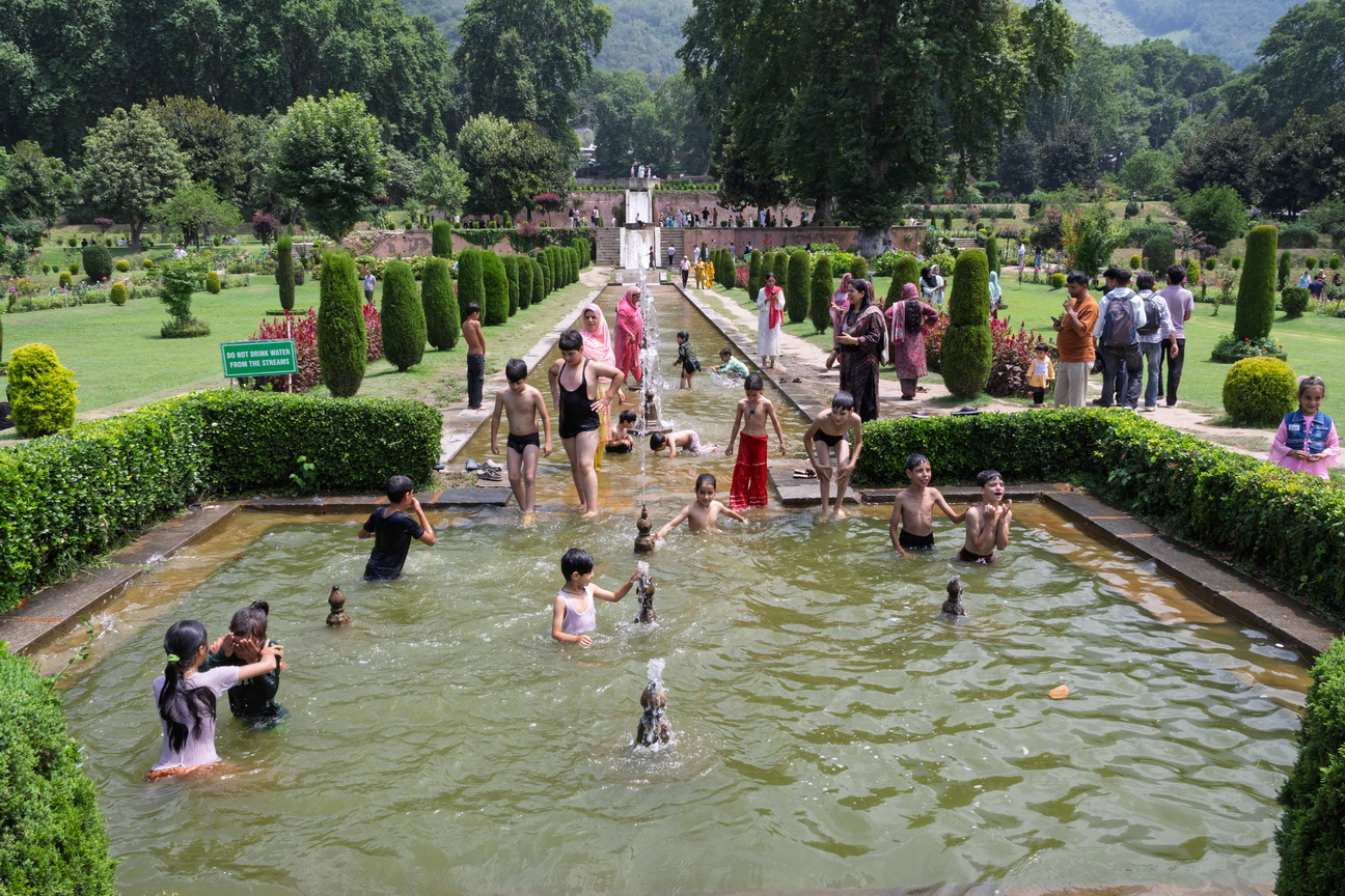 0520 Srinagar Mughal tuinen Nishat.jpg
