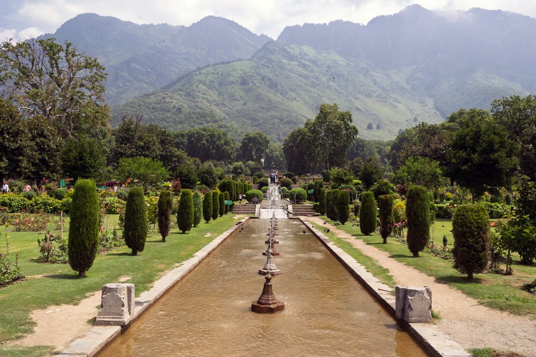 0516 Srinagar Mughal tuinen Nishat.jpg