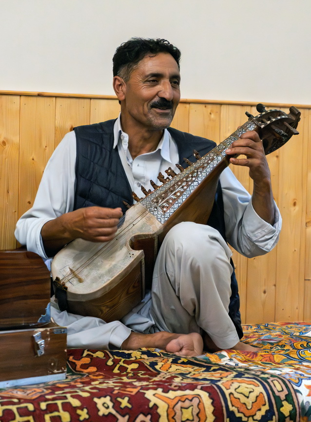 0656 Sonamarg Lokale muzikanten.jpg