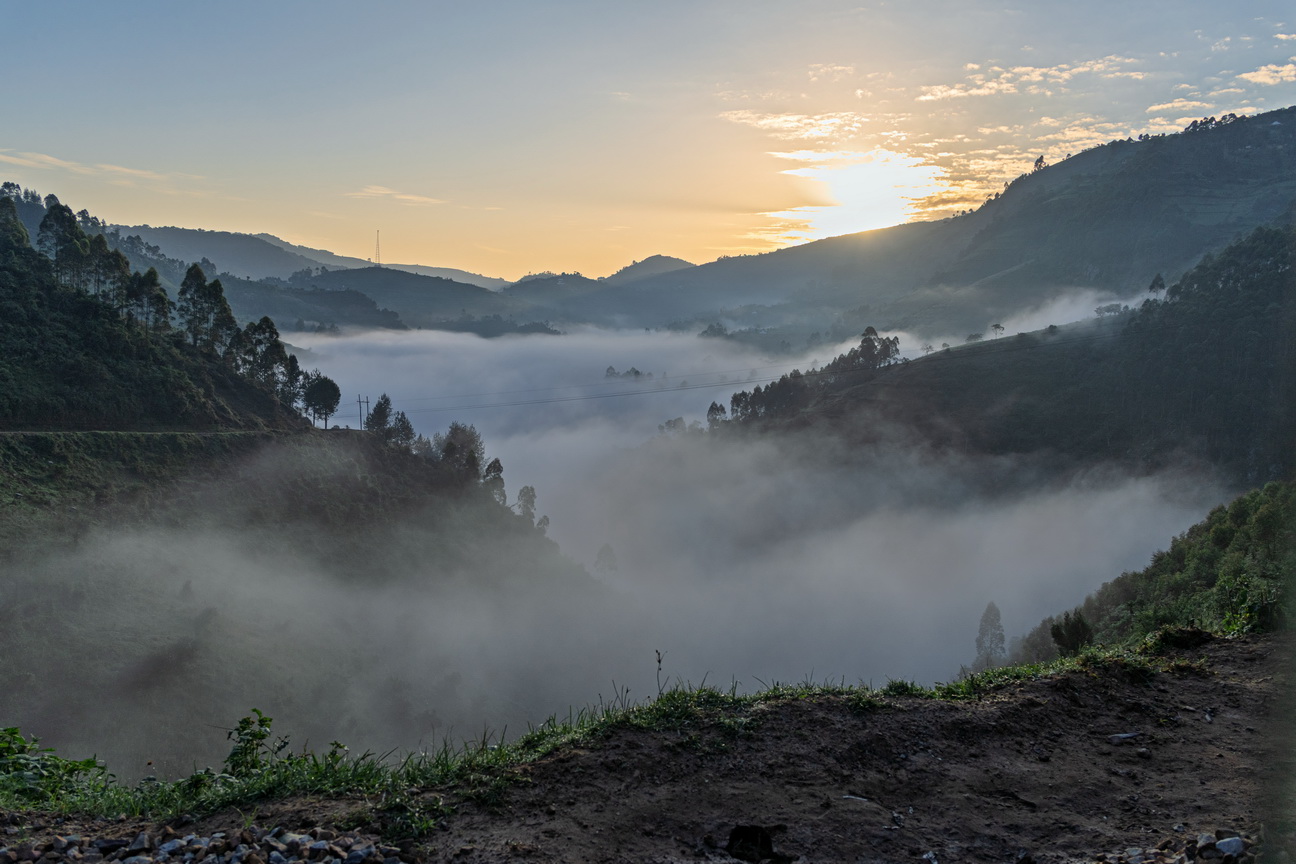 5031 Lake Mutanda Zonsopkomst.jpg