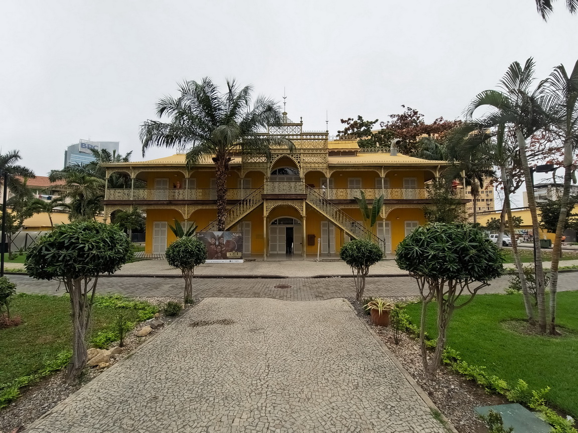 091753 Luanda IJzeren Paleis.jpg
