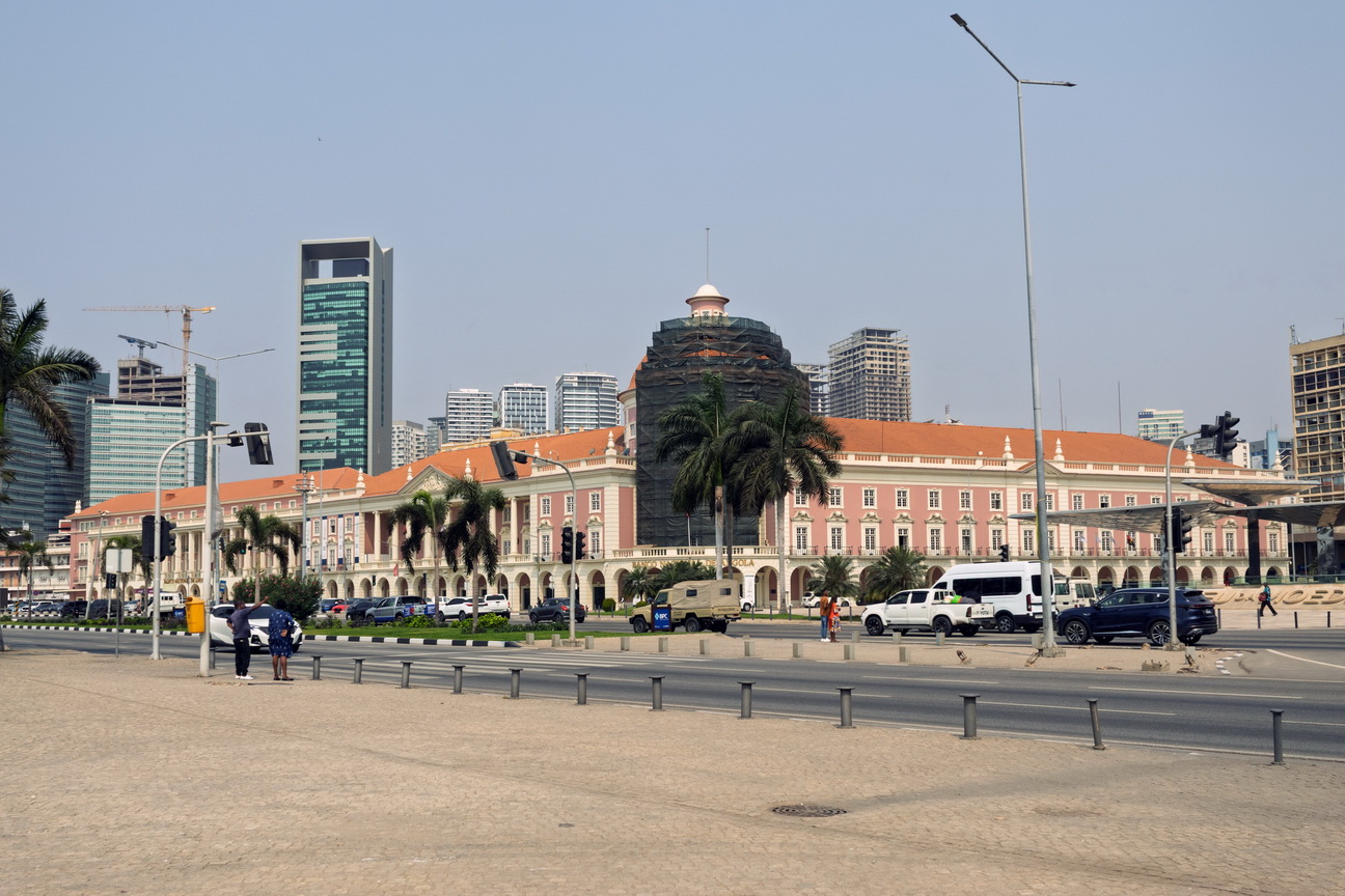 7580 Luanda Nationale Bank.jpg