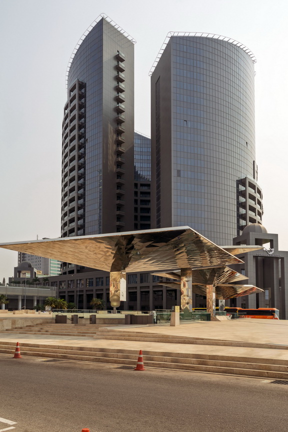7583 Luanda Bankgebouw.jpg