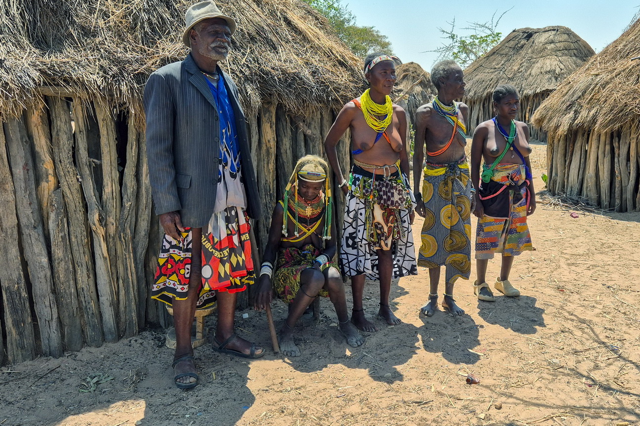1000084390 Lubango Mwila dorp.jpg