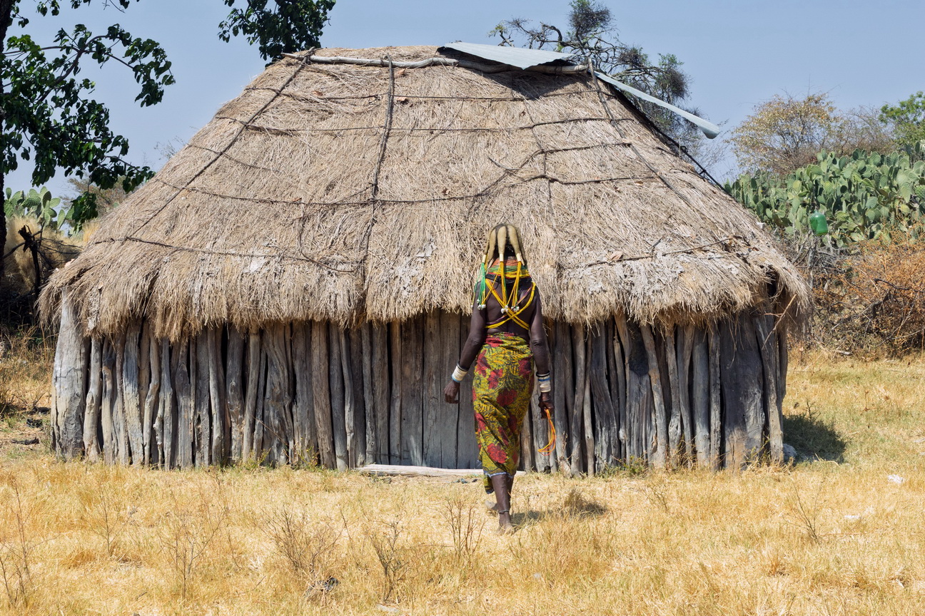 7637 Lubango Mwila dorp.jpg