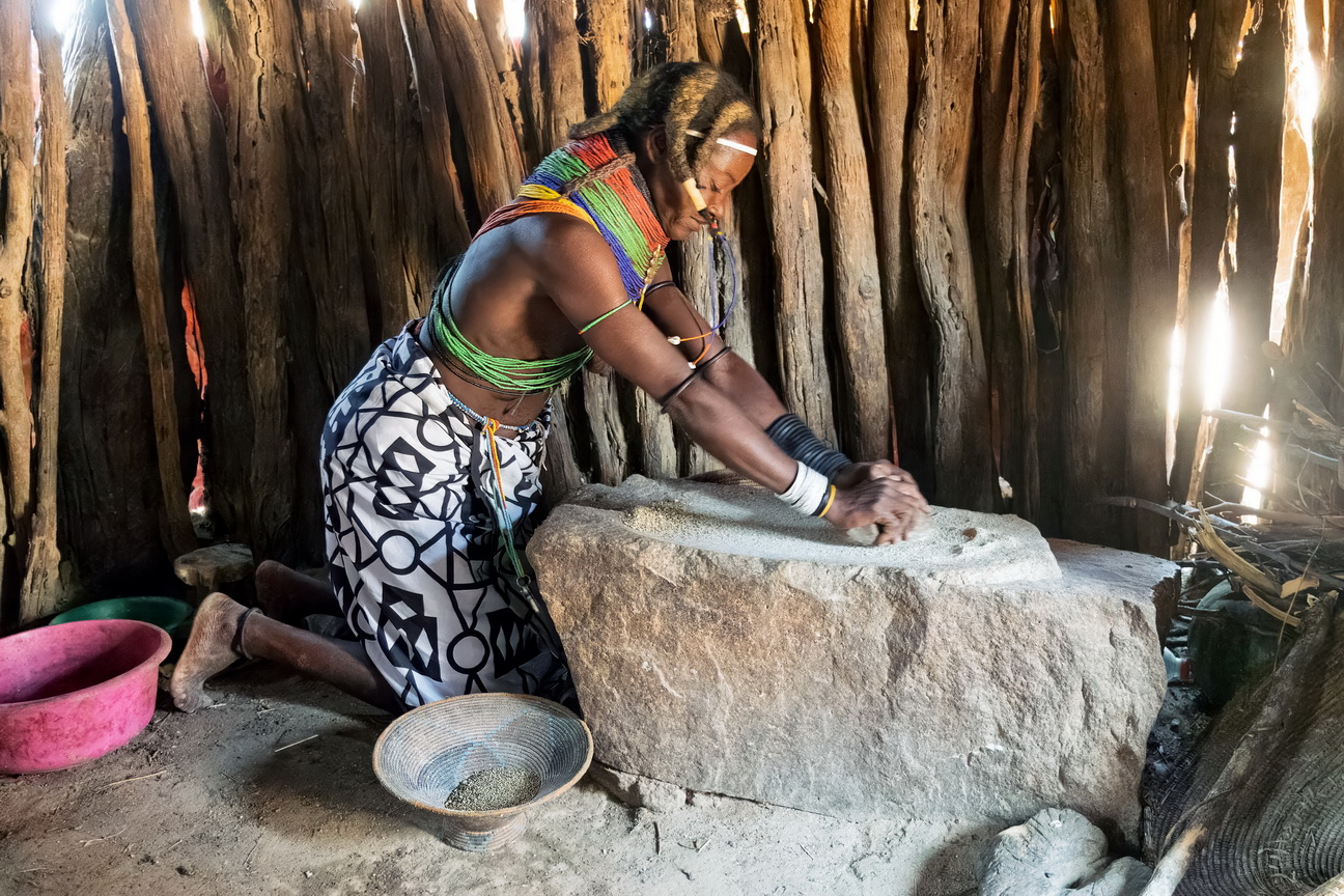 7653 Lubango Mwila dorp.jpg