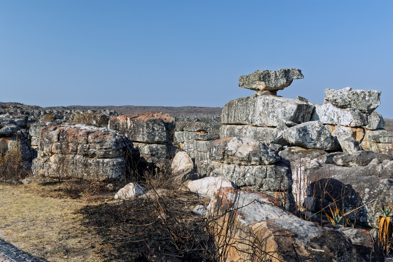 7683 Lubango Tundavalakloof.jpg