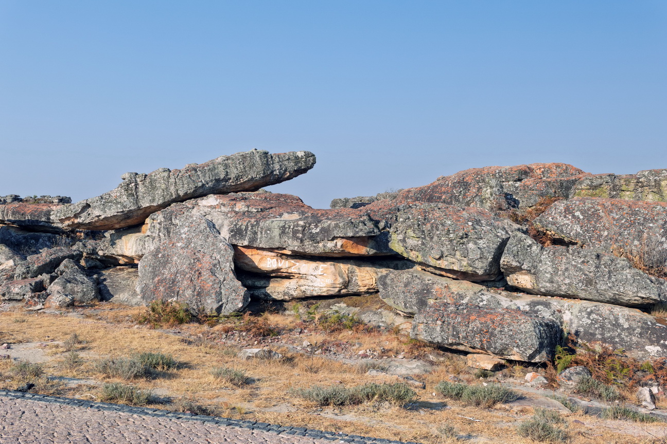 7687 Lubango Tundavalakloof.jpg