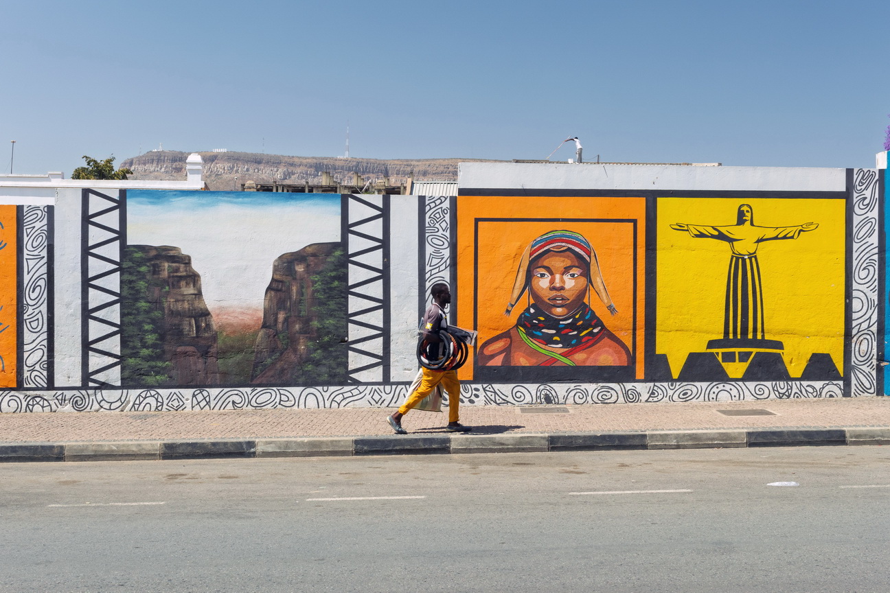 7718 Lubango Straatkunst.jpg