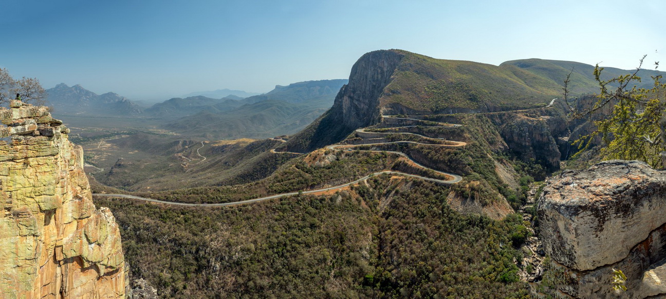 Naar Namibe Serra da Leba.jpg