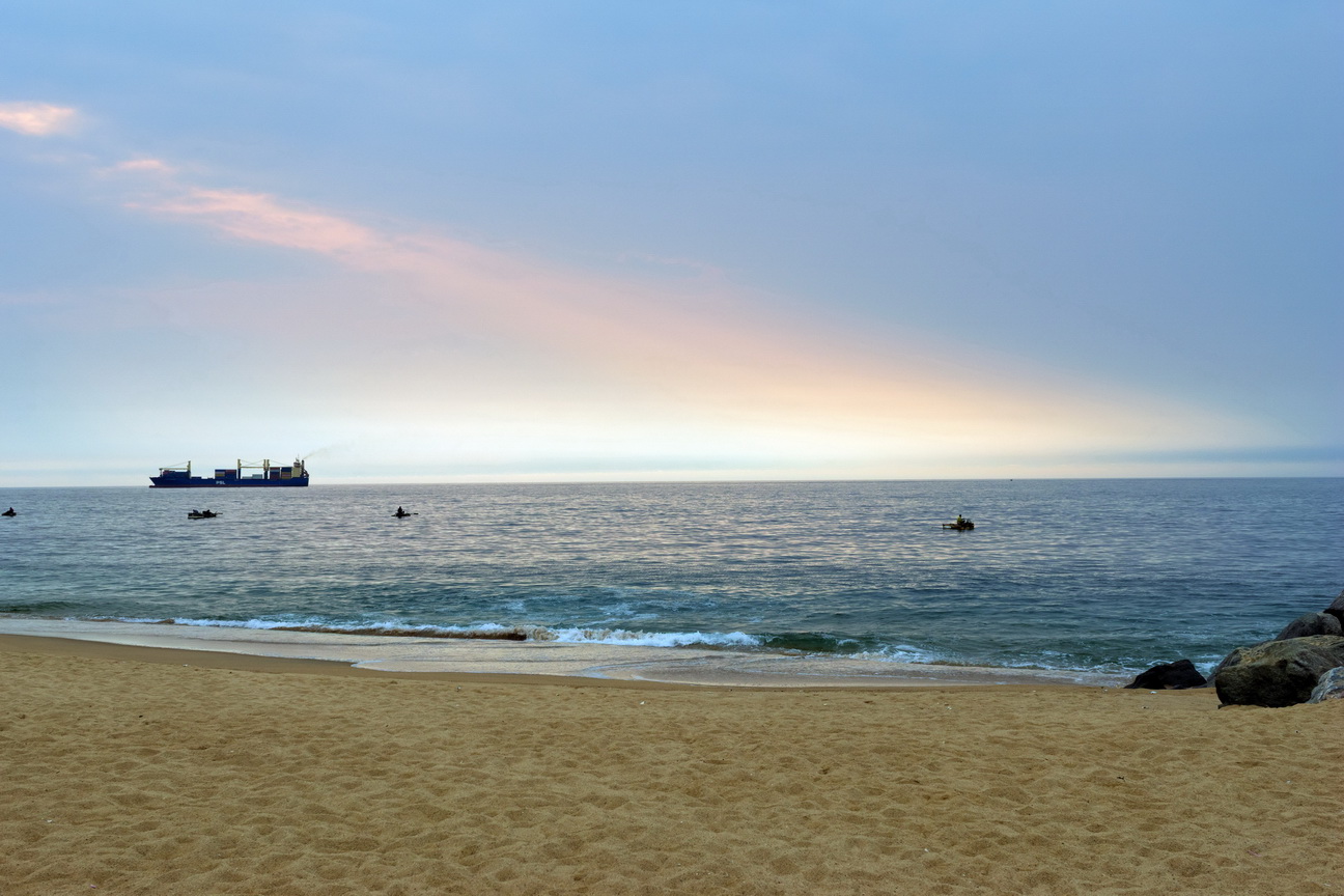 7899 Lobito Strand.jpg