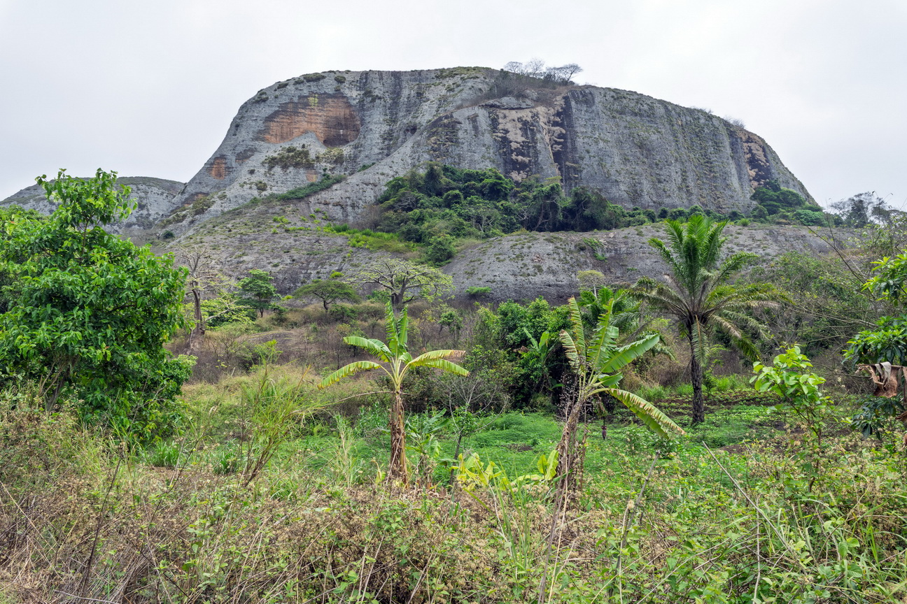 8318 Cacuso Pedras Negras.jpg