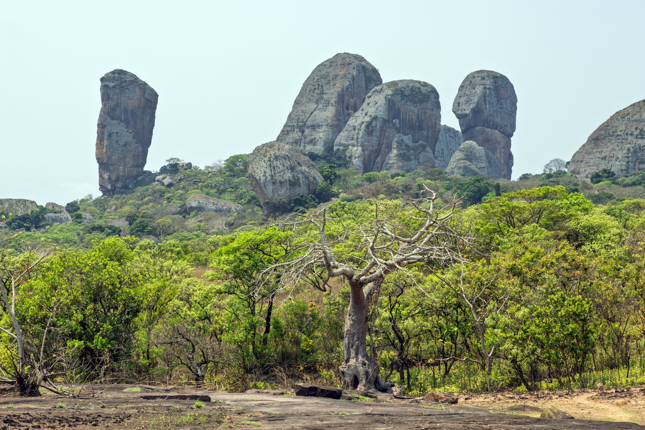 8339 Cacuso Pedras Negras.jpg
